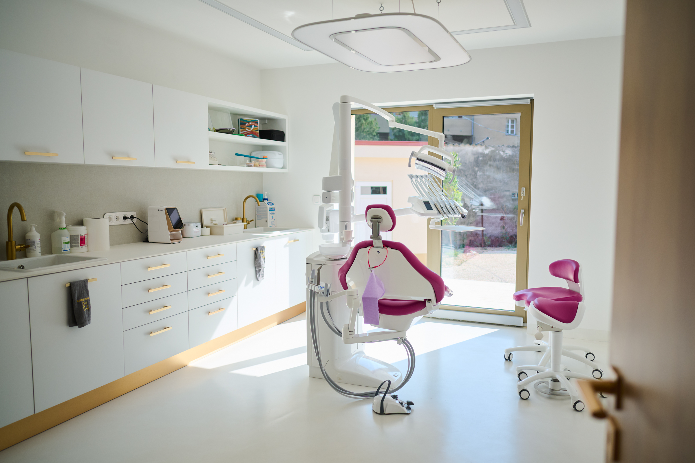 Dental sisters-Dr. Molnár Zsuzsa