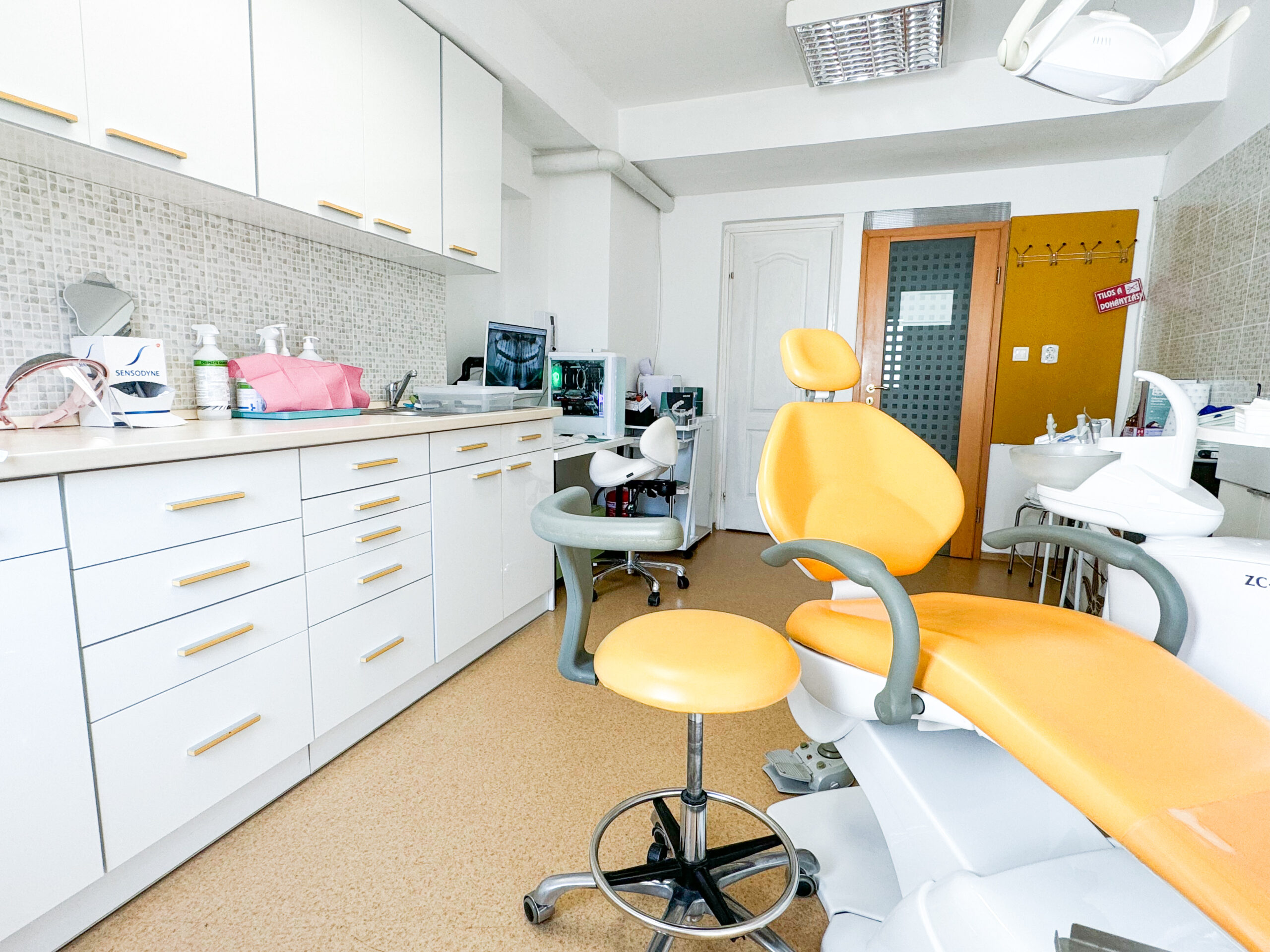 MOSOLYSTÚDIÓ Smilezor Partner
